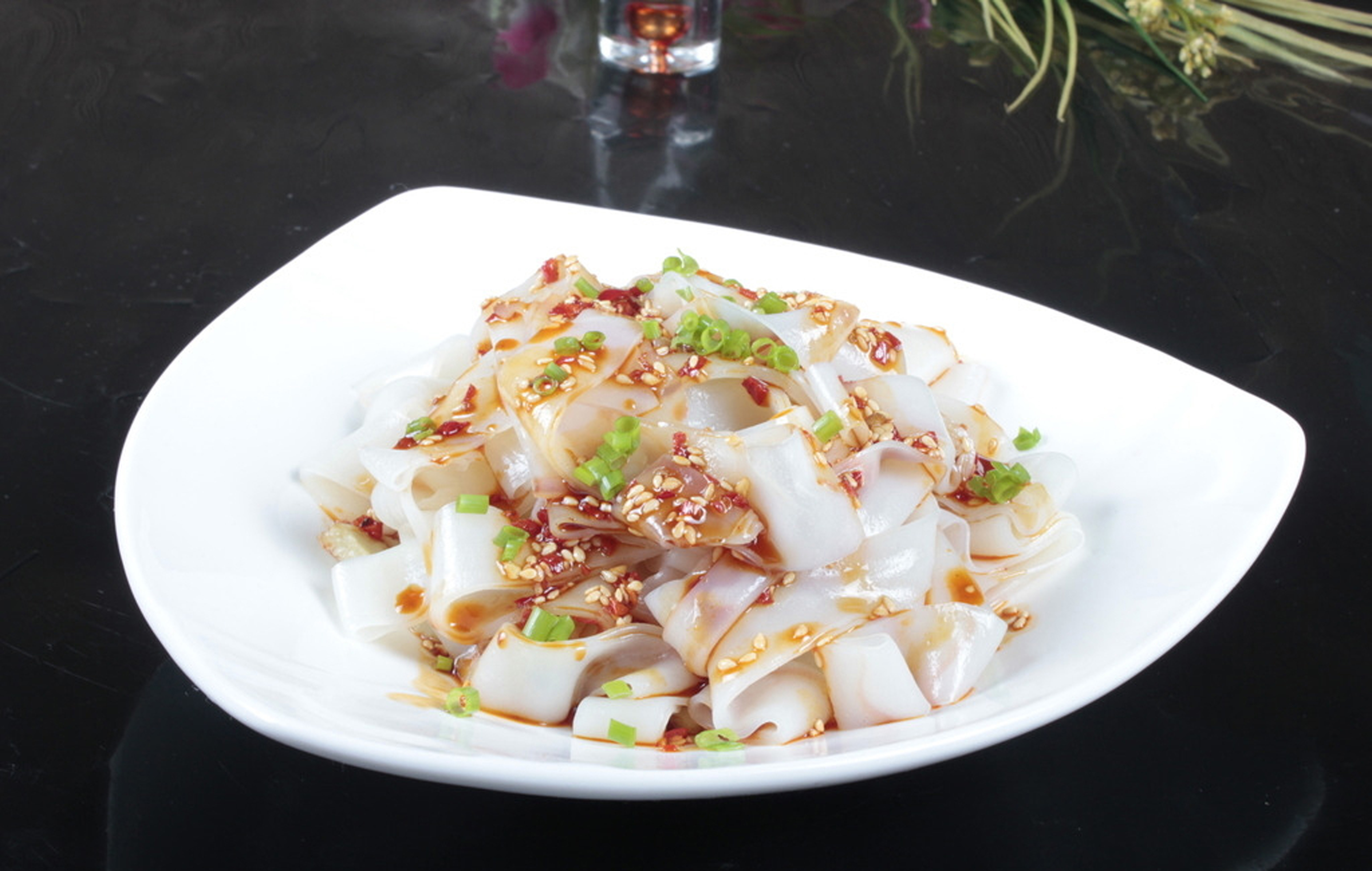 中國風正宗涼皮美食海報設計圖片免費下載_高清png素材_編號81lrumym1