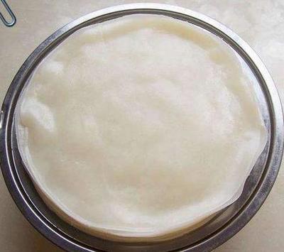 做涼皮時(shí)，加鹽，還是加淀粉?都不對(duì)，這樣做，涼皮筋道又透亮!